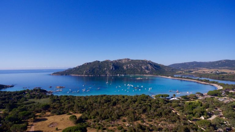 La baie de Santa Giulia Vue générale
